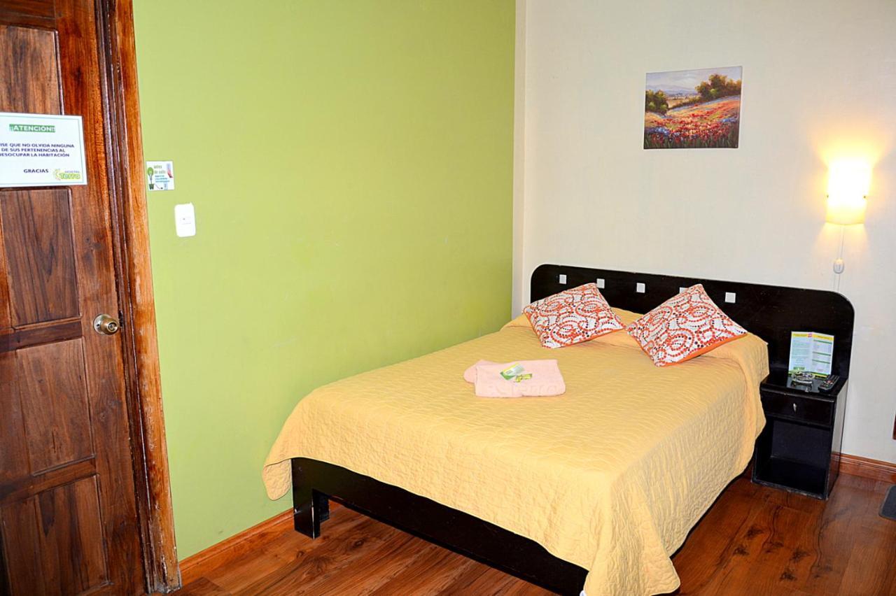 Hostal Terra 3 - Base Aerea Кито Экстерьер фото